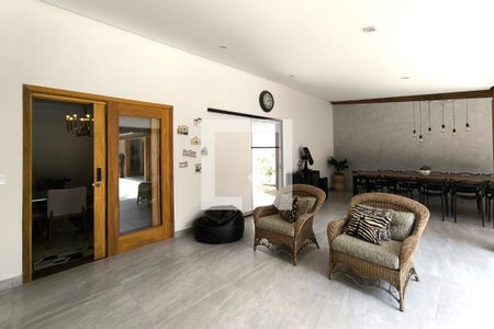 Casa à venda com 450m², 4 quartos e 5 vagas Casa à venda com 450m², 4 quartos e 5 vagasÁrea comum