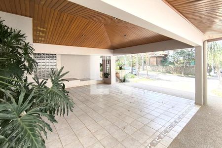 Casa à venda com 450m², 4 quartos e 5 vagas Casa à venda com 450m², 4 quartos e 5 vagasÁrea comum