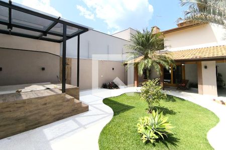 Casa à venda com 450m², 4 quartos e 5 vagas Casa à venda com 450m², 4 quartos e 5 vagasÁrea comum