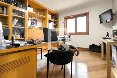 Casa à venda com 450m², 4 quartos e 5 vagas Casa à venda com 450m², 4 quartos e 5 vagasEscritório - Quarto 5