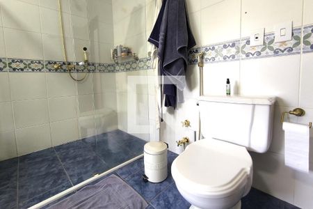 Casa à venda com 450m², 4 quartos e 5 vagas Casa à venda com 450m², 4 quartos e 5 vagasBanheiro 2