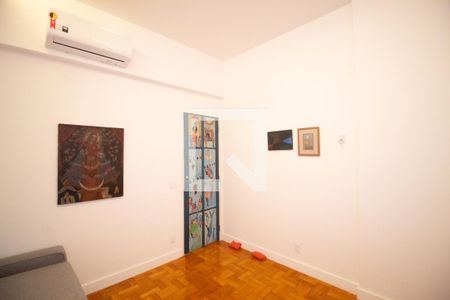 Quarto 1 de apartamento à venda com 2 quartos, 75m² em Copacabana, Rio de Janeiro