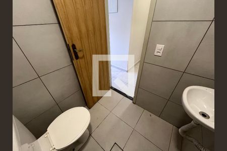 Banheiro de casa de condomínio para alugar com 1 quarto, 29m² em Vila Monte Sion, Suzano