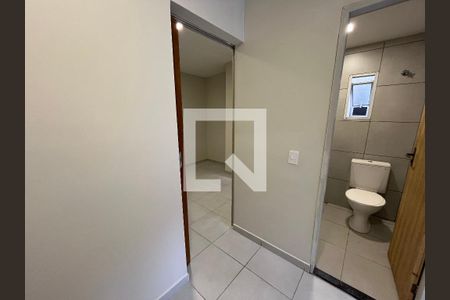 Banheiro de casa de condomínio para alugar com 1 quarto, 29m² em Vila Monte Sion, Suzano