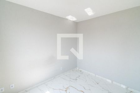 Quarto 1 de apartamento para alugar com 2 quartos, 34m² em Jardim Itacolomi, São Paulo