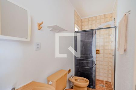 Banheiro de apartamento à venda com 1 quarto, 44m² em Menino Deus, Porto Alegre