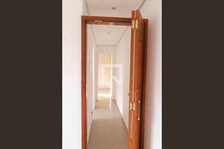 Corredor  de apartamento à venda com 2 quartos, 43m² em Jardim Cocaia, Guarulhos