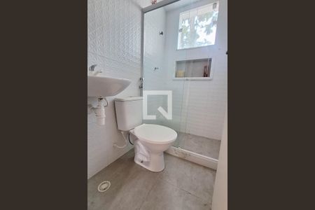 Banheiro de apartamento para alugar com 2 quartos, 60m² em Vila Santa Cruz, Duque de Caxias