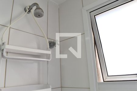 Banheiro de apartamento para alugar com 1 quarto, 34m² em Novo Mundo, Curitiba