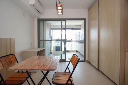 Sala/Quarto de kitnet/studio para alugar com 1 quarto, 30m² em Pinheiros, São Paulo