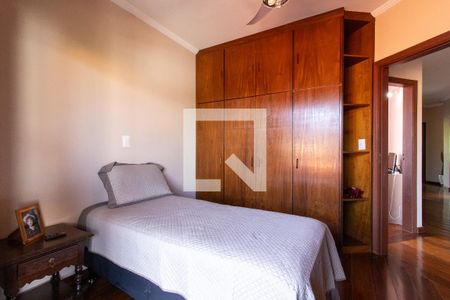 Casa à venda com 257m², 5 quartos e 4 vagas Casa à venda com 257m², 5 quartos e 4 vagasQuarto 3