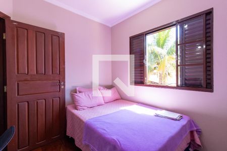 Casa à venda com 257m², 5 quartos e 4 vagas Casa à venda com 257m², 5 quartos e 4 vagasQuarto 2