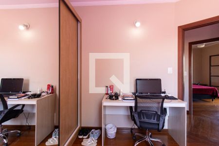 Casa à venda com 257m², 5 quartos e 4 vagas Casa à venda com 257m², 5 quartos e 4 vagasQuarto 2