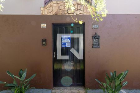 Casa à venda com 257m², 5 quartos e 4 vagas Casa à venda com 257m², 5 quartos e 4 vagasFachada/Placa