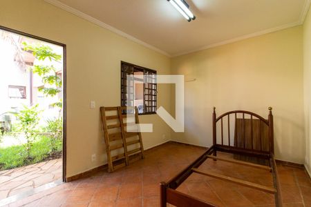 Casa à venda com 257m², 5 quartos e 4 vagas Casa à venda com 257m², 5 quartos e 4 vagasQuarto de Serviço