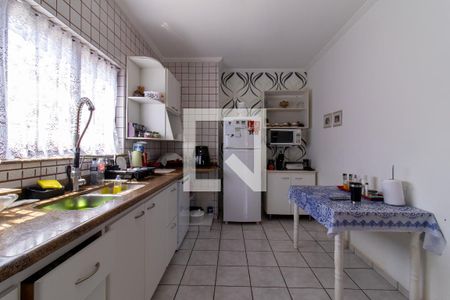 Casa à venda com 257m², 5 quartos e 4 vagas Casa à venda com 257m², 5 quartos e 4 vagasCozinha