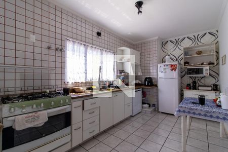 Casa à venda com 257m², 5 quartos e 4 vagas Casa à venda com 257m², 5 quartos e 4 vagasCozinha