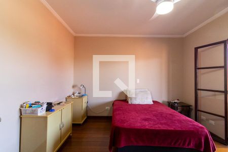 Casa à venda com 257m², 5 quartos e 4 vagas Casa à venda com 257m², 5 quartos e 4 vagasQuarto 4