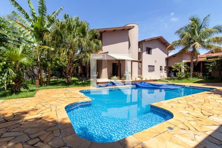 Casa à venda com 257m², 5 quartos e 4 vagas Casa à venda com 257m², 5 quartos e 4 vagasÁrea comum