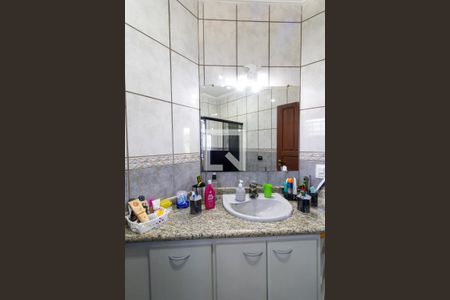 Casa à venda com 257m², 5 quartos e 4 vagas Casa à venda com 257m², 5 quartos e 4 vagasBanheiro do Quarto 1