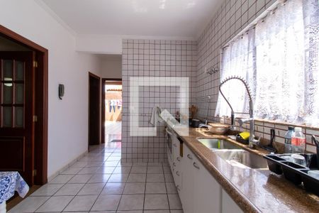 Casa à venda com 257m², 5 quartos e 4 vagas Casa à venda com 257m², 5 quartos e 4 vagasCozinha