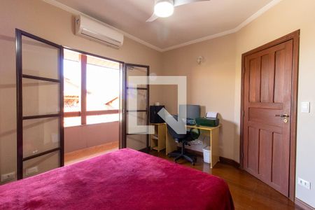 Casa à venda com 257m², 5 quartos e 4 vagas Casa à venda com 257m², 5 quartos e 4 vagasQuarto 4