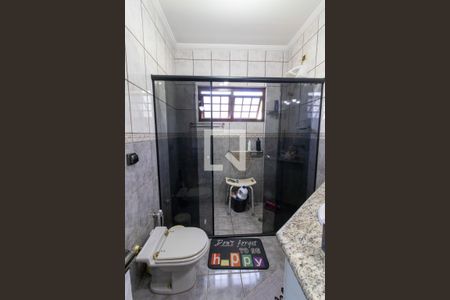 Casa à venda com 257m², 5 quartos e 4 vagas Casa à venda com 257m², 5 quartos e 4 vagasBanheiro do Quarto 1