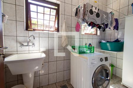 Casa à venda com 257m², 5 quartos e 4 vagas Casa à venda com 257m², 5 quartos e 4 vagasÁrea de Serviço