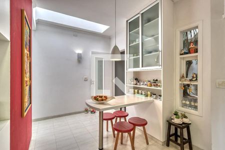 Casa à venda com 3 quartos, 255m² em Vila Elvira, São Paulo