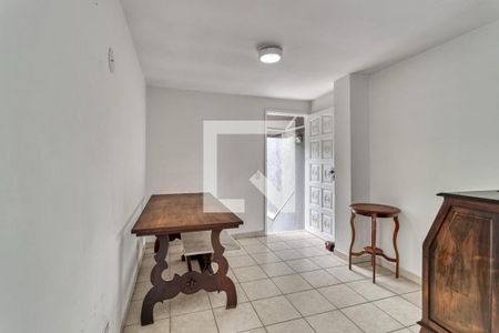 Casa à venda com 3 quartos, 255m² em Vila Elvira, São Paulo