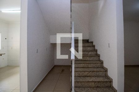 Escadas de casa para alugar com 3 quartos, 126m² em Vila Yolanda Costa E Silva, Sumaré