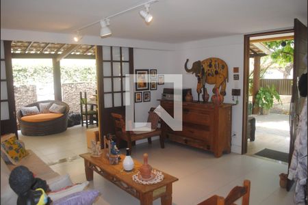 Sala de casa de condomínio para alugar com 5 quartos, 420m² em Jaguaribe, Salvador