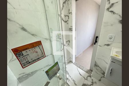 Banheiro da Suíte de casa para alugar com 2 quartos, 110m² em Bento Ribeiro, Rio de Janeiro