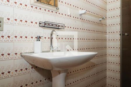 Casa à venda com 171m², 3 quartos e 2 vagas Casa à venda com 171m², 3 quartos e 2 vagasBanheiro