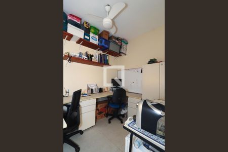 Casa à venda com 171m², 3 quartos e 2 vagas Casa à venda com 171m², 3 quartos e 2 vagasQuarto de Serviço