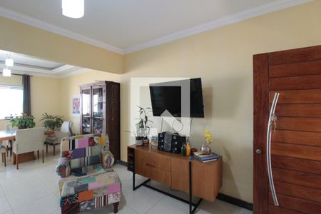 Sala de casa à venda com 3 quartos, 492m² em Santa Mônica, Belo Horizonte