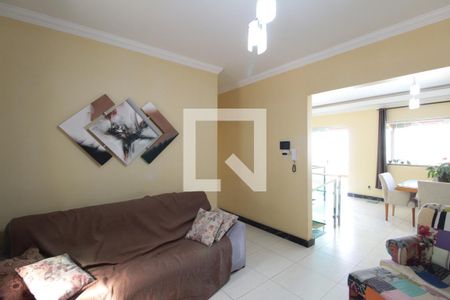 Sala de casa à venda com 3 quartos, 492m² em Santa Mônica, Belo Horizonte