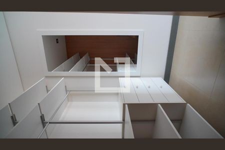 Closet  de kitnet/studio para alugar com 1 quarto, 35m² em Saco dos Limões, Florianópolis