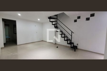 Sala de casa de condomínio para alugar com 3 quartos, 110m² em Recreio dos Bandeirantes, Rio de Janeiro