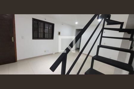 Sala de casa de condomínio para alugar com 3 quartos, 110m² em Recreio dos Bandeirantes, Rio de Janeiro