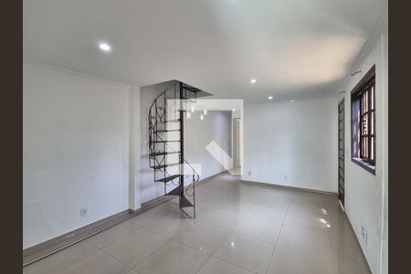 Sala de casa de condomínio para alugar com 3 quartos, 110m² em Recreio dos Bandeirantes, Rio de Janeiro