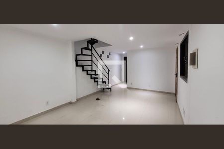 Sala de casa de condomínio para alugar com 3 quartos, 110m² em Recreio dos Bandeirantes, Rio de Janeiro