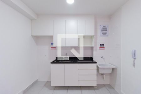 Sala e cozinha de apartamento para alugar com 1 quarto, 32m² em Centro, Osasco