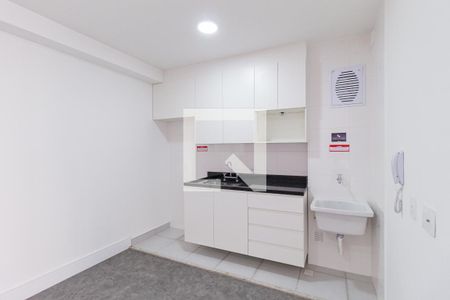 Sala e cozinha de apartamento para alugar com 1 quarto, 32m² em Centro, Osasco