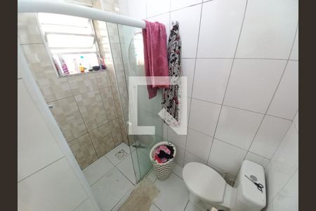 Banheiro de apartamento para alugar com 1 quarto, 20m² em Centro, São Vicente