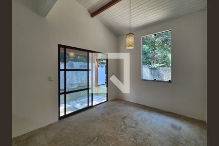 Sala de casa à venda com 2 quartos, 60m² em Vargem Grande, Rio de Janeiro