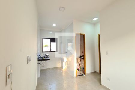 Sala ; Cozinha e Área de serviço de apartamento para alugar com 2 quartos, 45m² em Vila California, São Paulo