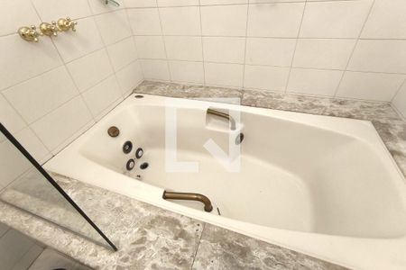 Casa de condomínio à venda com 1000m², 4 quartos e 4 vagas Casa de condomínio à venda com 1000m², 4 quartos e 4 vagasBanheiro 1