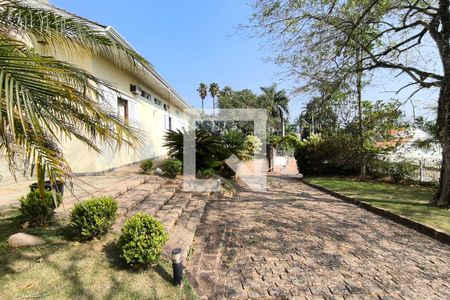 Casa de condomínio à venda com 1000m², 4 quartos e 4 vagas Casa de condomínio à venda com 1000m², 4 quartos e 4 vagasFachada