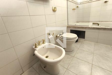 Casa de condomínio à venda com 1000m², 4 quartos e 4 vagas Casa de condomínio à venda com 1000m², 4 quartos e 4 vagasBanheiro 1